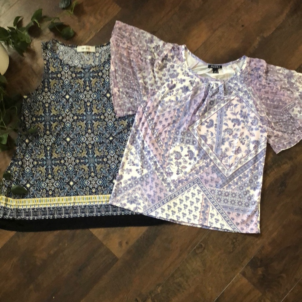 ROZ & ALI & JONES STUDIO SZ S purple paisley bat wing short sleeve top & blue